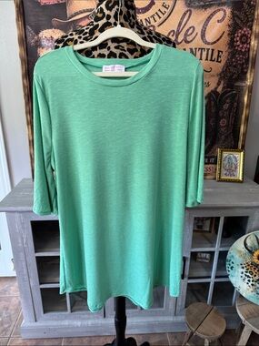 Discount DIvas Women's Mint Short Sleeve Knit  Top Size XL